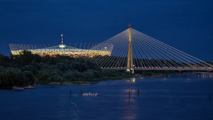 Wisła o niebieskiej godzinie, Most Świętokrzyski i Stadion Narodowy na drugim brzegu